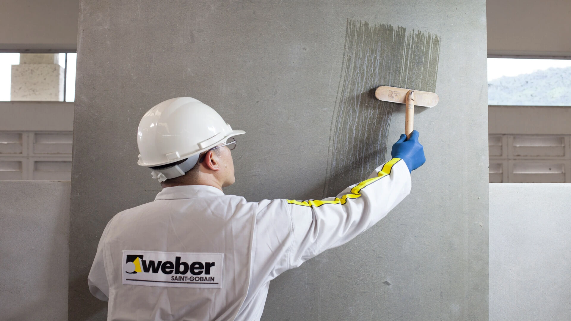 cleaning before prim concrete application